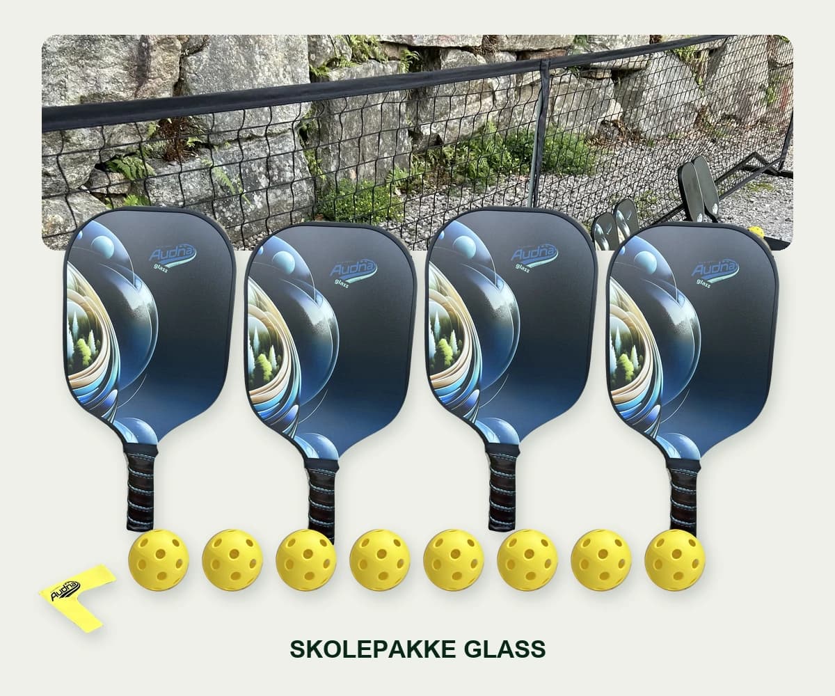 Sammensatt bilde av skolepakke med fire Audna glass-racketer og baller, samt pickleballnett